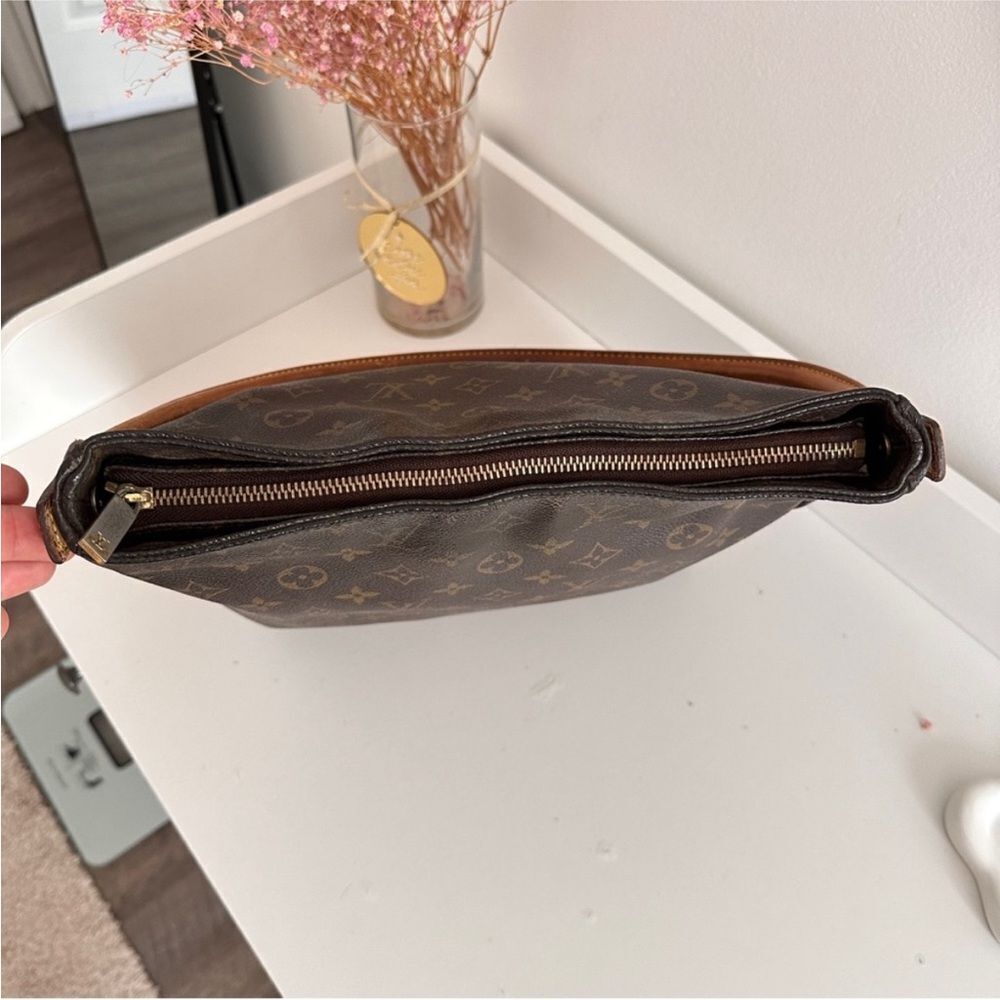 ✅AUTHENTIC✅LOUIS VUITTON LOOPING GM - Picture 9 of 15